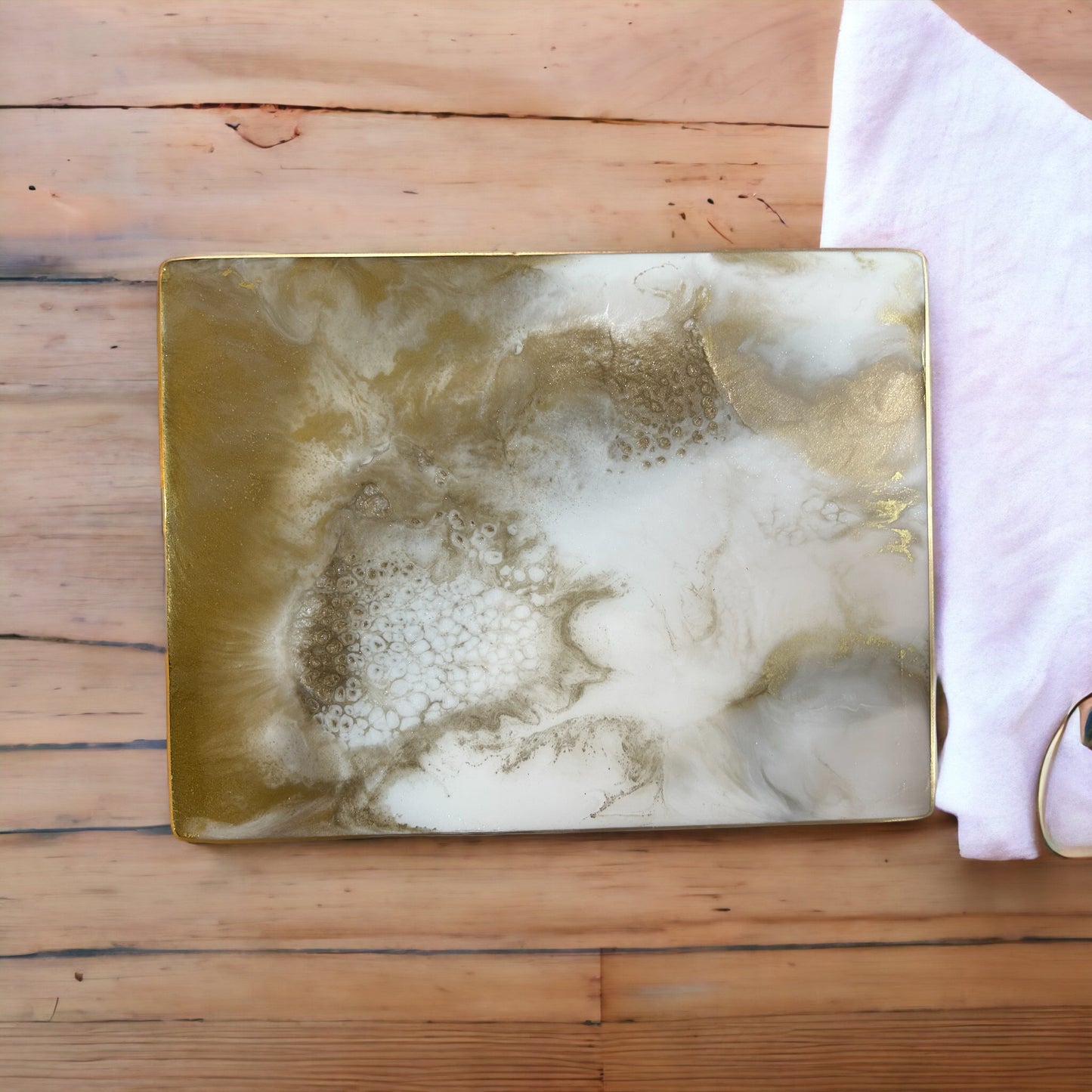 Placemat | Centrepiece | Gold & White Resin | On Wooden base